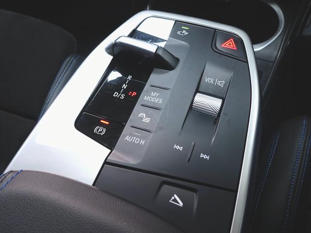 Ｘ２ ｘＤｒｉｖｅ２０ｉ　Ｍスポーツ　シートヒーター　パワーシート　トランクスルー　フロアマット　ナビ　音楽プレーヤー接続　Ｂｌｕｅｔｏｏｔｈ接続　ＥＴＣ　ＬＥＤヘッドライト　電動リアゲート　全周囲カメラ　フロントカメラ　サイドカメラ（20枚目）