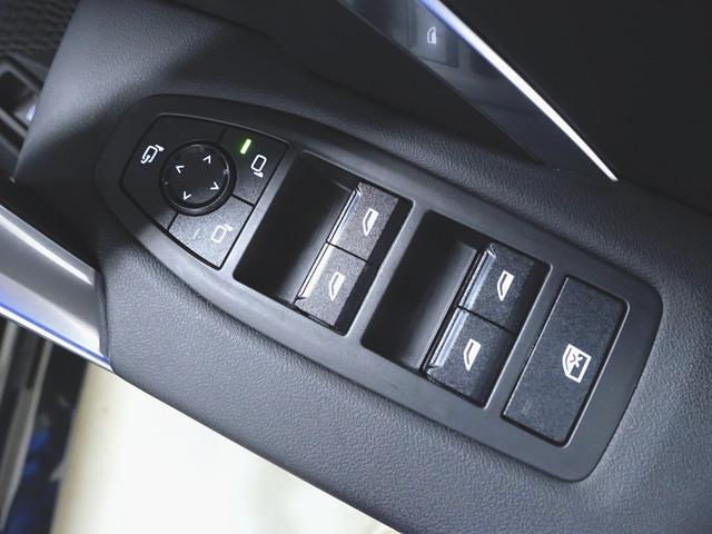 Ｘ２ ｘＤｒｉｖｅ２０ｉ　Ｍスポーツ　シートヒーター　パワーシート　トランクスルー　フロアマット　ナビ　音楽プレーヤー接続　Ｂｌｕｅｔｏｏｔｈ接続　ＥＴＣ　ＬＥＤヘッドライト　電動リアゲート　全周囲カメラ　フロントカメラ　サイドカメラ（37枚目）