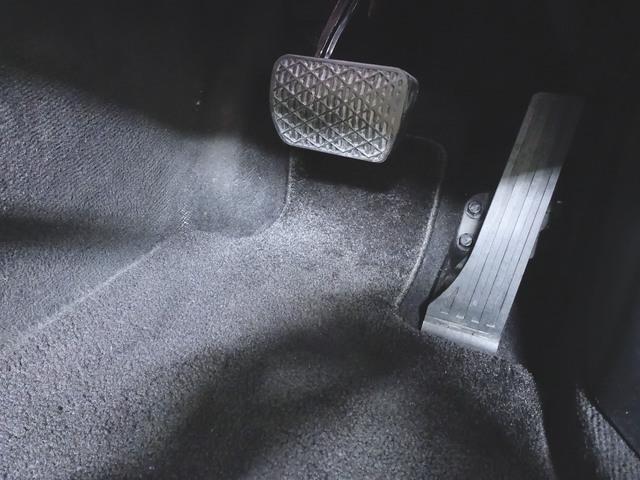 Eクラス E200 アバンギャルド レザーパッケージ シートヒーター パワーシート トランクスルー フロアマット ナビ 音楽プレーヤー接続 Bluetooth接続 TV ETC LEDヘッドライト 電動リアゲート 全周囲カメラ(9枚目)