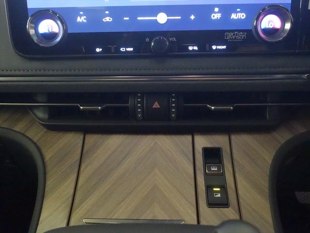 LM LM500h エクゼクティブ シートヒーター シートエアコン パワーシート オットマン フロアマット コネクテッド機能 ナビ 音楽プレーヤー接続 Bluetooth接続 TV 後席モニター ETC サンルーフ・ガラスルーフ(12枚目)