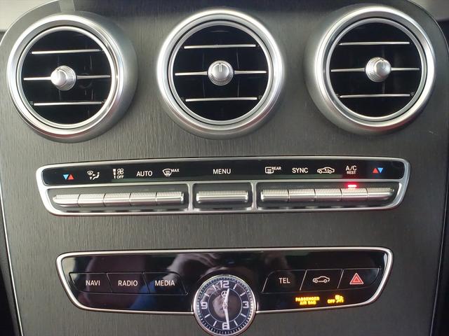 Cクラス C180 クーペ スポーツ レザーエクスクルーシブパッケージ シートヒーター パワーシート トランクスルー フロアマット コネクテッド機能 ナビ 音楽プレーヤー接続 Bluetooth接続 TV ETC サンルーフ・ガラスルーフ(13枚目)