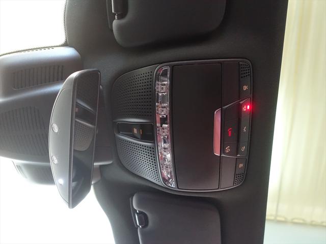 Cクラス C180 クーペ スポーツ レザーエクスクルーシブパッケージ シートヒーター パワーシート トランクスルー フロアマット コネクテッド機能 ナビ 音楽プレーヤー接続 Bluetooth接続 TV ETC サンルーフ・ガラスルーフ(21枚目)