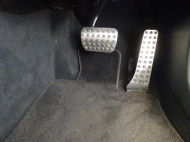 Cクラス C180 クーペ スポーツ レザーエクスクルーシブパッケージ シートヒーター パワーシート トランクスルー フロアマット コネクテッド機能 ナビ 音楽プレーヤー接続 Bluetooth接続 TV ETC サンルーフ・ガラスルーフ(26枚目)