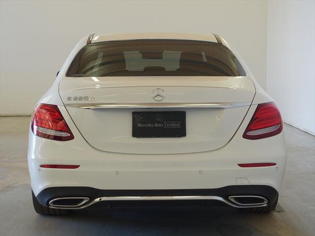 ヤナセの中古車は、すべて第三者検査専門機関（ＡＩＳ）によって、内外装から機関にいたるまで公正かつ厳正に検査されます。検査後、経験豊富なスタッフが、記録簿の確認、ＣＰＵ診断テストなどを実施いたします。