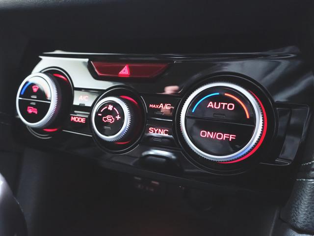 インプレッサスポーツ ２．０ｉ－Ｓ　アイサイト　シートヒーター　パワーシート　トランクスルー　フロアマット　ナビ　ＣＤ　音楽プレーヤー接続　Ｂｌｕｅｔｏｏｔｈ接続　ＴＶ　ＤＶＤ再生　ＥＴＣ　ＬＥＤヘッドライト　フロントカメラ　サイドカメラ（18枚目）