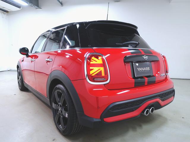 ＭＩＮＩ クーパーＳ　プレミアムプラスパッケージ　クラッシックトリム　シートヒーター　トランクスルー　フロアマット　音楽プレーヤー接続　Ｂｌｕｅｔｏｏｔｈ接続　ＥＴＣ　ＬＥＤヘッドライト　バックモニター　盗難防止（6枚目）