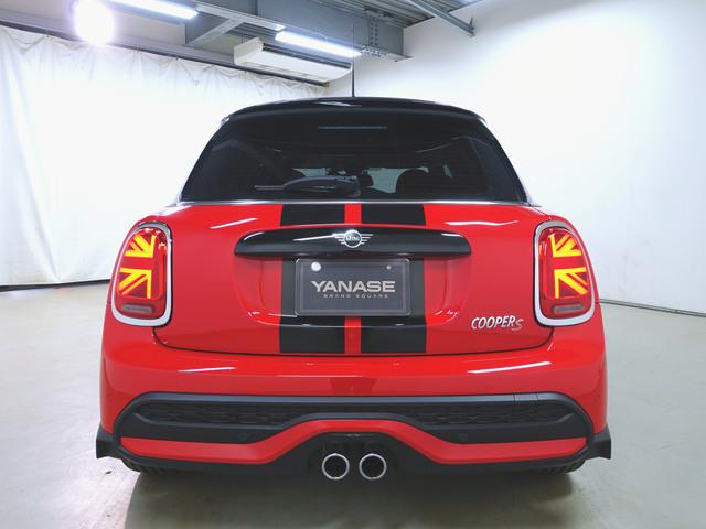 ＭＩＮＩ クーパーＳ　プレミアムプラスパッケージ　クラッシックトリム　シートヒーター　トランクスルー　フロアマット　音楽プレーヤー接続　Ｂｌｕｅｔｏｏｔｈ接続　ＥＴＣ　ＬＥＤヘッドライト　バックモニター　盗難防止（7枚目）