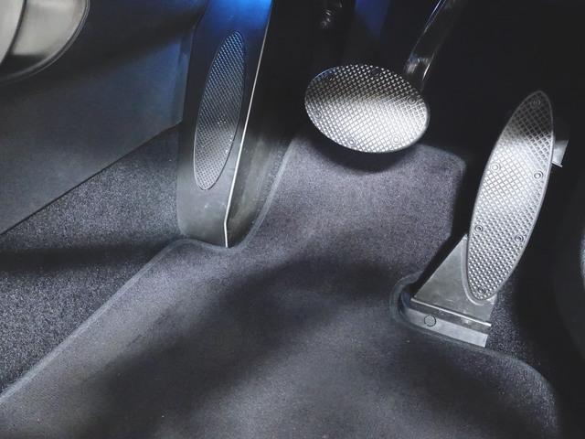 ＭＩＮＩ クーパーＳ　プレミアムプラスパッケージ　クラッシックトリム　シートヒーター　トランクスルー　フロアマット　音楽プレーヤー接続　Ｂｌｕｅｔｏｏｔｈ接続　ＥＴＣ　ＬＥＤヘッドライト　バックモニター　盗難防止（9枚目）