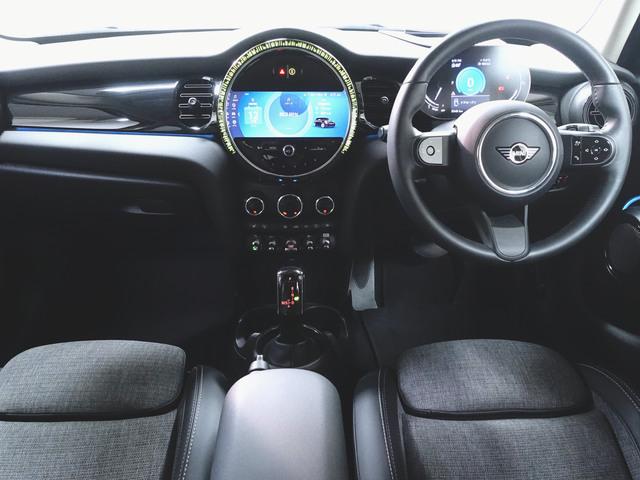 ＭＩＮＩ クーパーＳ　プレミアムプラスパッケージ　クラッシックトリム　シートヒーター　トランクスルー　フロアマット　音楽プレーヤー接続　Ｂｌｕｅｔｏｏｔｈ接続　ＥＴＣ　ＬＥＤヘッドライト　バックモニター　盗難防止（12枚目）