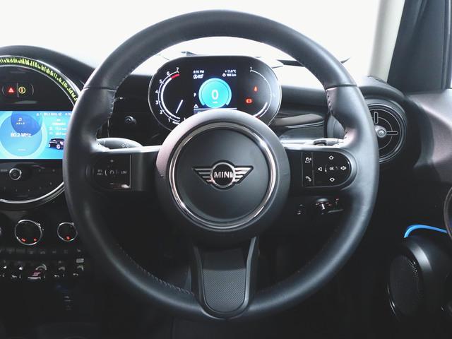 ＭＩＮＩ クーパーＳ　プレミアムプラスパッケージ　クラッシックトリム　シートヒーター　トランクスルー　フロアマット　音楽プレーヤー接続　Ｂｌｕｅｔｏｏｔｈ接続　ＥＴＣ　ＬＥＤヘッドライト　バックモニター　盗難防止（13枚目）
