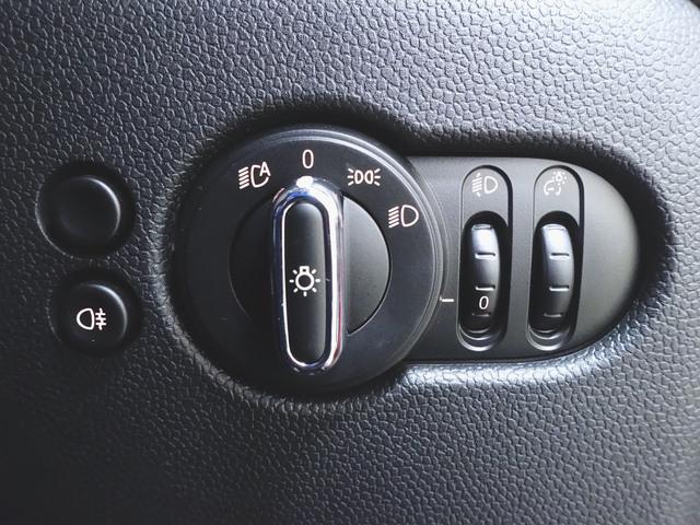 ＭＩＮＩ クーパーＳ　プレミアムプラスパッケージ　クラッシックトリム　シートヒーター　トランクスルー　フロアマット　音楽プレーヤー接続　Ｂｌｕｅｔｏｏｔｈ接続　ＥＴＣ　ＬＥＤヘッドライト　バックモニター　盗難防止（21枚目）