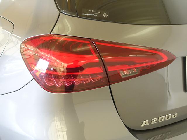 Aクラス A200 d AMGラインパッケージ アドバンスドパッケージ シートヒーター パワーシート トランクスルー コネクテッド機能 ナビ 音楽プレーヤー接続 Bluetooth接続 TV ETC サンルーフ・ガラスルーフ(10枚目)