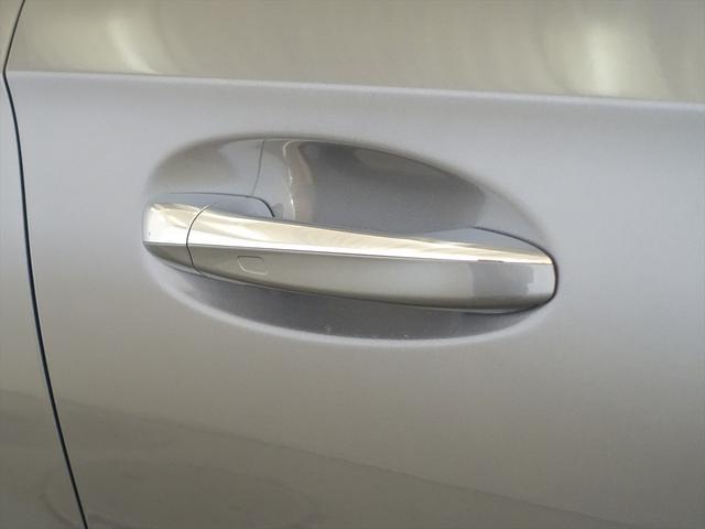 Aクラス A200 d AMGラインパッケージ アドバンスドパッケージ シートヒーター パワーシート トランクスルー コネクテッド機能 ナビ 音楽プレーヤー接続 Bluetooth接続 TV ETC サンルーフ・ガラスルーフ(12枚目)