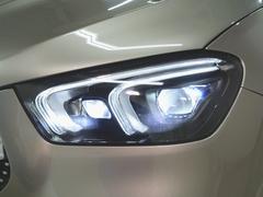 ヤナセの中古車は、すべて第三者検査専門機関（ＡＩＳ）によって、内外装から機関にいたるまで公正かつ厳正に検査されます。検査後、経験豊富なスタッフが、記録簿の確認、ＣＰＵ診断テストなどを実施いたします。 3