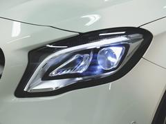 ヤナセの中古車は、すべて第三者検査専門機関（ＡＩＳ）によって、内外装から機関にいたるまで公正かつ厳正に検査されます。検査後、経験豊富なスタッフが、記録簿の確認、ＣＰＵ診断テストなどを実施いたします。 3