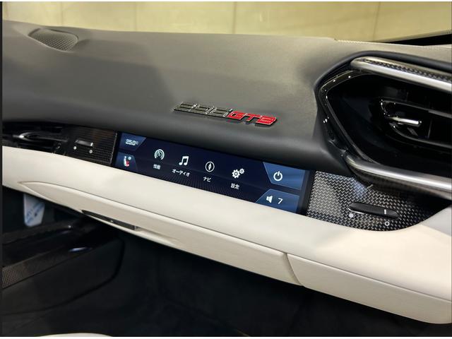 ２９６ＧＴＢ ベースグレード　サスペンションリフター／ＬＥＤカーボンファイバー製ステアリングホイール／ＡＰＰＬＥ　ＣＡＲＰＬＡＹ／特別デザインシート／ダイヤモンドポリッシュ仕上げの鍛造ホイール／カーボンファイバーコンソールの上部（28枚目）