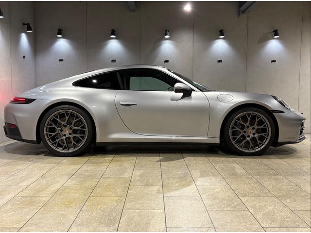 ９１１ ９１１カレラ　ＯＰ２７６／新車保証／１オーナー／スポクロ／スポエグ／電動ガラスサンルーフ／ＢＯＳＥ／スポーツシート１４Ｗａｙ電動／シートヒーター・ベンチレーション／パワーステアリングプラス／レザーインテリア（9枚目）