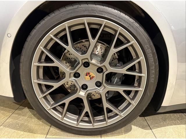 ９１１ ９１１カレラ　ＯＰ２７６／新車保証／１オーナー／スポクロ／スポエグ／電動ガラスサンルーフ／ＢＯＳＥ／スポーツシート１４Ｗａｙ電動／シートヒーター・ベンチレーション／パワーステアリングプラス／レザーインテリア（44枚目）