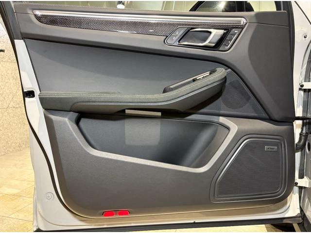 マカン マカンGTS 新車保証/1オーナー/GTSスポーツパッケージ/パノラマルーフ/BOSE/PSCB/PDLS Plus/スポーツシート18way電動/レーンキーピングアシスト/シートヒーター/パワーステアリングプラス(22枚目)
