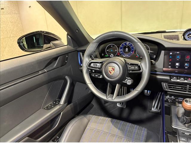 ９１１ ９１１カレラＴ　カブリオレ　Ｔ　カブリオレ・オプション：２１５・スポーツデザインＰＫＧ・２０／２１カレラＳホイール・ＨＤマトリックスＬＥＤヘッドライト・ＥｘｃｌｕｓｉｖｅＤｅｓｉｇｎテールライト・ＢＯＳＥ・パワーステアリング＋（27枚目）