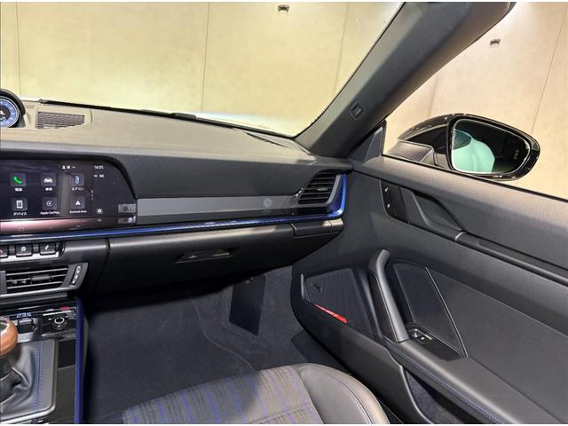 ９１１ ９１１カレラＴ　カブリオレ　Ｔ　カブリオレ・オプション：２１５・スポーツデザインＰＫＧ・２０／２１カレラＳホイール・ＨＤマトリックスＬＥＤヘッドライト・ＥｘｃｌｕｓｉｖｅＤｅｓｉｇｎテールライト・ＢＯＳＥ・パワーステアリング＋（28枚目）