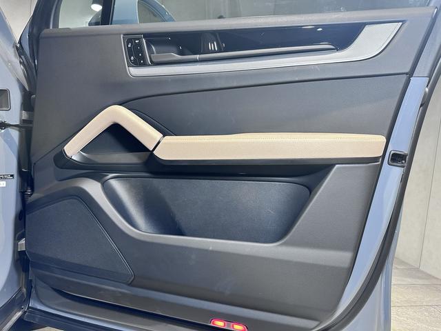 カイエン ベースグレード　オプション２３１・レジェンズカラー・スポーツクロノＰＫＧ・ＲＳ　ＳｐｙｄｅｒデザインＡＷ・１４Ｗａｙコンフォートシート・ベンチレーション・ＨＤマトリックスＬＥＤヘッドライト・パッセンジャーディスプレイ（17枚目）