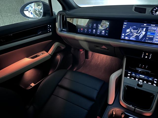 カイエン ベースグレード　オプション２３１・レジェンズカラー・スポーツクロノＰＫＧ・ＲＳ　ＳｐｙｄｅｒデザインＡＷ・１４Ｗａｙコンフォートシート・ベンチレーション・ＨＤマトリックスＬＥＤヘッドライト・パッセンジャーディスプレイ（35枚目）