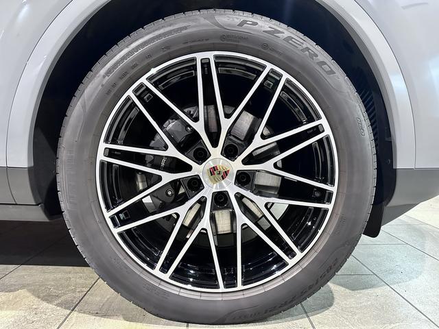 カイエン ベースグレード　オプション２３１・レジェンズカラー・スポーツクロノＰＫＧ・ＲＳ　ＳｐｙｄｅｒデザインＡＷ・１４Ｗａｙコンフォートシート・ベンチレーション・ＨＤマトリックスＬＥＤヘッドライト・パッセンジャーディスプレイ（47枚目）