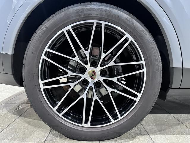 カイエン ベースグレード　オプション２３１・レジェンズカラー・スポーツクロノＰＫＧ・ＲＳ　ＳｐｙｄｅｒデザインＡＷ・１４Ｗａｙコンフォートシート・ベンチレーション・ＨＤマトリックスＬＥＤヘッドライト・パッセンジャーディスプレイ（49枚目）