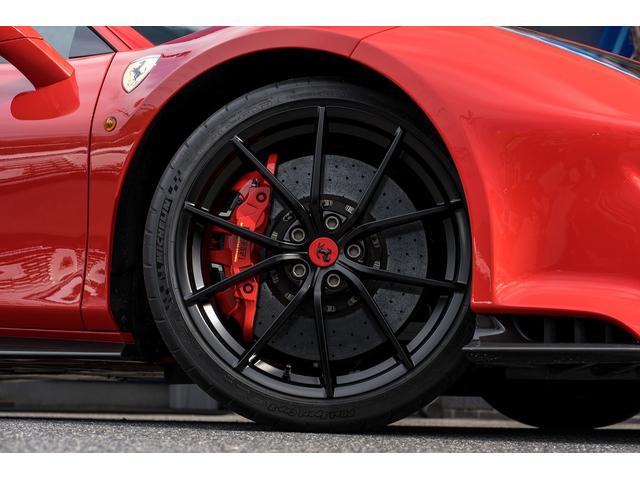 ４８８ピスタ ベースグレード　正規ディーラー車　ロッソコルサ　カーボンエクステリア　カーボンインテリア　チタン製エキゾーストパイプ　フロントリフター　フロント＆リアカメラ　２０インチ鍛造ホイール　レーシングシートリフター（11枚目）