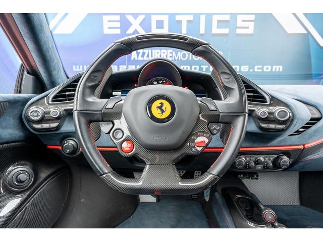 ４８８ピスタ ベースグレード　正規ディーラー車　ロッソコルサ　カーボンエクステリア　カーボンインテリア　チタン製エキゾーストパイプ　フロントリフター　フロント＆リアカメラ　２０インチ鍛造ホイール　レーシングシートリフター（16枚目）