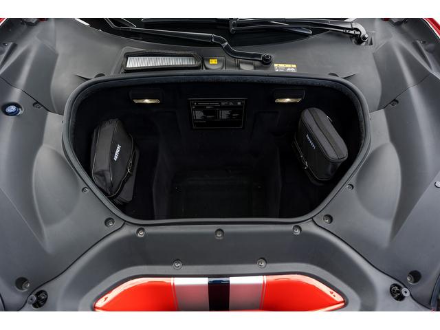 ４８８ピスタ ベースグレード　正規ディーラー車　ロッソコルサ　カーボンエクステリア　カーボンインテリア　チタン製エキゾーストパイプ　フロントリフター　フロント＆リアカメラ　２０インチ鍛造ホイール　レーシングシートリフター（19枚目）