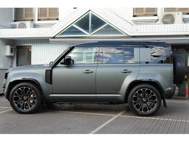 ディフェンダー オクタ　エディションワン　限定９０台　マットグリーン　カーボンファイバーツインレイズドエアインテーク　ワンオーナー　ユーザー買取車　ディプロイアブルサイドステップキット（8枚目）