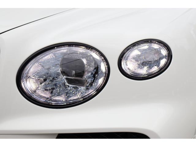 ベンテイガ Ｖ８　４シーターコンフォートスペック　Ｍｕｌｌｉｎｅｒドライビングスペック　ベンテイガブラックスペック　カーボンファイバーフェイシアとドアウエストレール（8枚目）