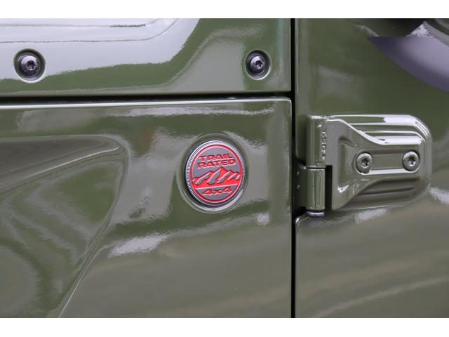 ジープ・ラングラー ルビコン・ソフトトップ ワンオーナー 限定100台 専用色サージグリーンクリアコート プレミアム サンライダーソフトトップ 1941ボディサイドストライプ(9枚目)