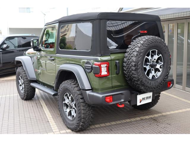 ジープ・ラングラー ルビコン・ソフトトップ ワンオーナー 限定100台 専用色サージグリーンクリアコート プレミアム サンライダーソフトトップ 1941ボディサイドストライプ(12枚目)