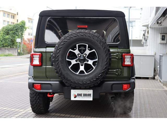 ジープ・ラングラー ルビコン・ソフトトップ ワンオーナー 限定100台 専用色サージグリーンクリアコート プレミアム サンライダーソフトトップ 1941ボディサイドストライプ(13枚目)