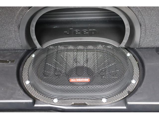 ジープ・ラングラー ルビコン・ソフトトップ ワンオーナー 限定100台 専用色サージグリーンクリアコート プレミアム サンライダーソフトトップ 1941ボディサイドストライプ(16枚目)