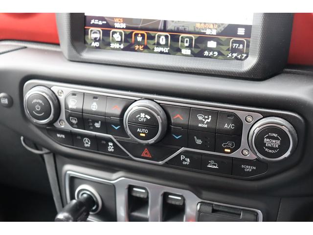 ジープ・ラングラー ルビコン・ソフトトップ ワンオーナー 限定100台 専用色サージグリーンクリアコート プレミアム サンライダーソフトトップ 1941ボディサイドストライプ(24枚目)