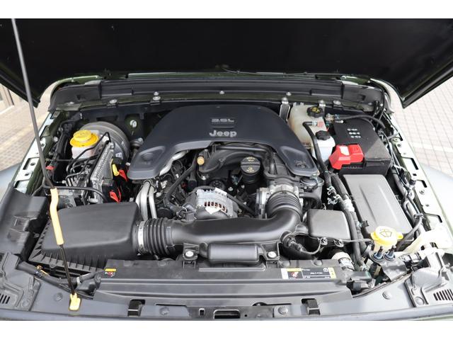 ジープ・ラングラー ルビコン・ソフトトップ ワンオーナー 限定100台 専用色サージグリーンクリアコート プレミアム サンライダーソフトトップ 1941ボディサイドストライプ(37枚目)