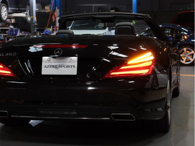 ＳＬ３５０　ブルーエフィシェンシー　車庫保管　ＡＭＧスポーツＰＫＧ　マジックスカイコントロール　ＡＢＣ　黒革シートＨ　エアスカーフ　ナビ地デジ／ＢＴ／Ｂカメラ／ドラレコ　ＡＣＣ／レーンキープ／Ｂスポット　電動ゲート　無鈑金　禁煙　買取車(12枚目)