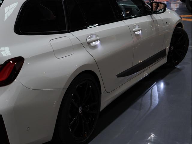 ３シリーズ Ｍ３４０ｉ　ｘＤｒｉｖｅツーリング　後期　黒１９ＡＷ　コニャックシ－トＨ　無鈑金　禁煙　グリル／Ｒスポ／サイドデカ－ル　ルーフカ－ボンラッピング　アイバッハサス　スペ－サ－　Ｍブレ－キ　純正カ－プレイ対応ナビ３６０カメラＴＶ　３８７ｐｓ（17枚目）