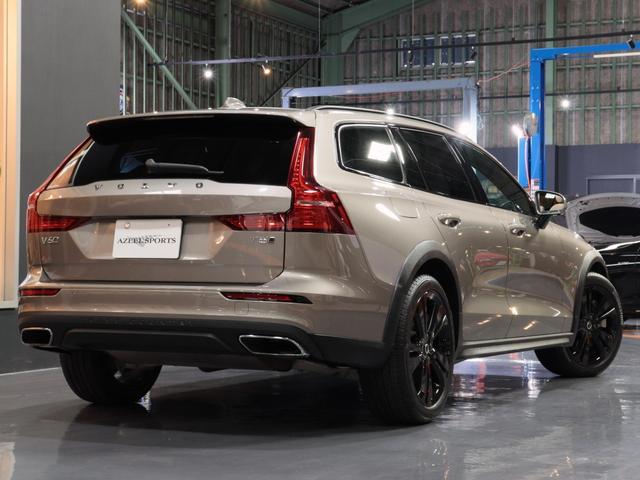Ｖ６０ クロスカントリー　Ｔ５　ＡＷＤ　プロ　レア色／アンバー革　黒１９ＡＷ＆ルーフレール　ハーマンカードン　マッサージエアシート／Ｈ　ＣａｒＰｌａｙ対応ナビ／ＴＶ／３６０カメラ　インテリアセーフ　ＡＣＣ／ＢＬＩＳ　ＨＵＤ　ステアＨ　無鈑金　禁煙（2枚目）