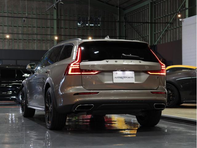 Ｖ６０ クロスカントリー　Ｔ５　ＡＷＤ　プロ　レア色／アンバー革　黒１９ＡＷ＆ルーフレール　ハーマンカードン　マッサージエアシート／Ｈ　ＣａｒＰｌａｙ対応ナビ／ＴＶ／３６０カメラ　インテリアセーフ　ＡＣＣ／ＢＬＩＳ　ＨＵＤ　ステアＨ　無鈑金　禁煙（8枚目）