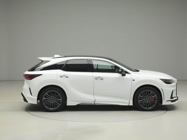 ＲＸ ＲＸ５００ｈ　Ｆスポーツパフォーマンス　ＣＰＯ　レクサス認定中古車　ＦＳＰＯＲＴ専用オレンジブレーキキャリパー　パノラマルーフ　ルーフレール　ＦＳＰＯＲＴ専用２１インチダークメタリック塗装アルミ（8枚目）
