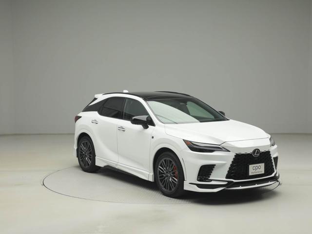 ＲＸ ＲＸ５００ｈ　Ｆスポーツパフォーマンス　ＣＰＯ　レクサス認定中古車　ＦＳＰＯＲＴ専用オレンジブレーキキャリパー　パノラマルーフ　ルーフレール　ＦＳＰＯＲＴ専用２１インチダークメタリック塗装アルミ（9枚目）