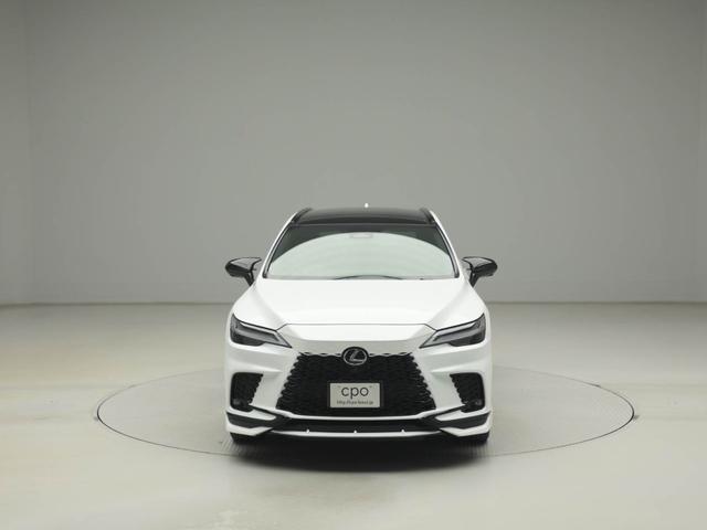 ＲＸ ＲＸ５００ｈ　Ｆスポーツパフォーマンス　ＣＰＯ　レクサス認定中古車　ＦＳＰＯＲＴ専用オレンジブレーキキャリパー　パノラマルーフ　ルーフレール　ＦＳＰＯＲＴ専用２１インチダークメタリック塗装アルミ（10枚目）