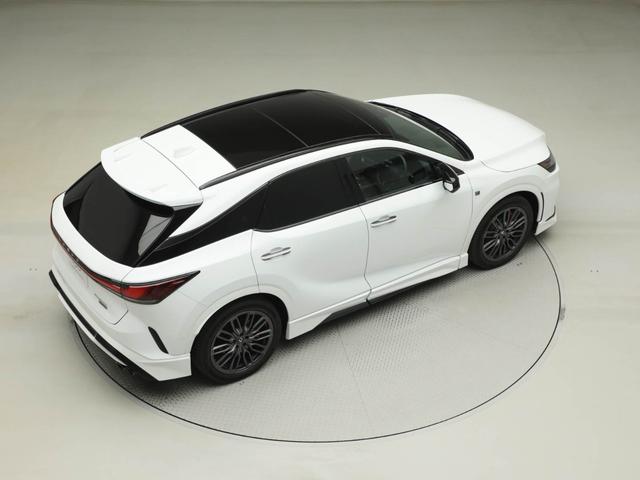 ＲＸ ＲＸ５００ｈ　Ｆスポーツパフォーマンス　ＣＰＯ　レクサス認定中古車　ＦＳＰＯＲＴ専用オレンジブレーキキャリパー　パノラマルーフ　ルーフレール　ＦＳＰＯＲＴ専用２１インチダークメタリック塗装アルミ（15枚目）