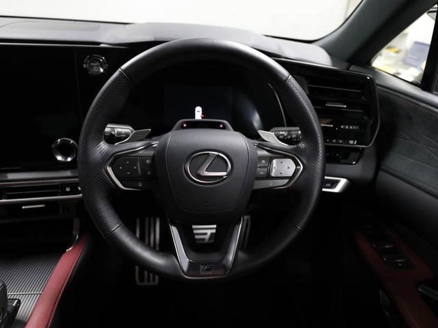 ＲＸ ＲＸ５００ｈ　Ｆスポーツパフォーマンス　ＣＰＯ　レクサス認定中古車　ＦＳＰＯＲＴ専用オレンジブレーキキャリパー　パノラマルーフ　ルーフレール　ＦＳＰＯＲＴ専用２１インチダークメタリック塗装アルミ（26枚目）