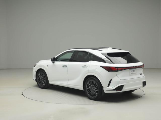 RX RX500h Fスポーツパフォーマンス RX500h Fスポーツパフォーマンス(5名) CPO レクサス認定中古車 マークレビンソン パノラマルーフ 輻射ヒーター(運転席・助手席) ルーフレール 21インチダークメタリック塗装アルミホイール(5枚目)